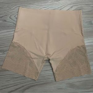 Soma medium shape shorts with lace XL